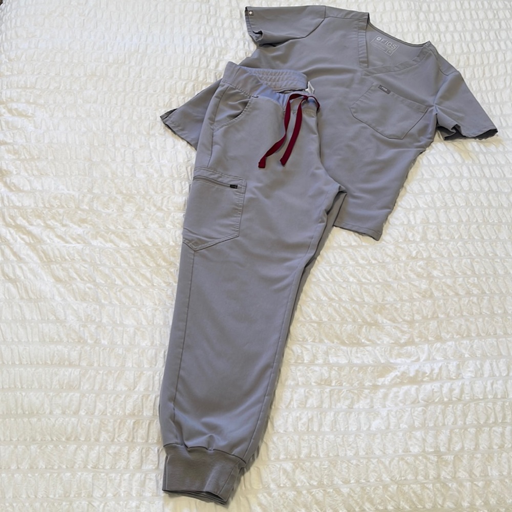 Figs Slate Grey Scrub Set